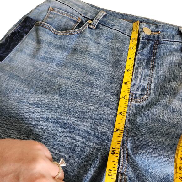 Chicos Womens So Slimming Velvet Side Seam Girlfriend Ankle Jeans Size 8 Denim - Picture 12 of 14